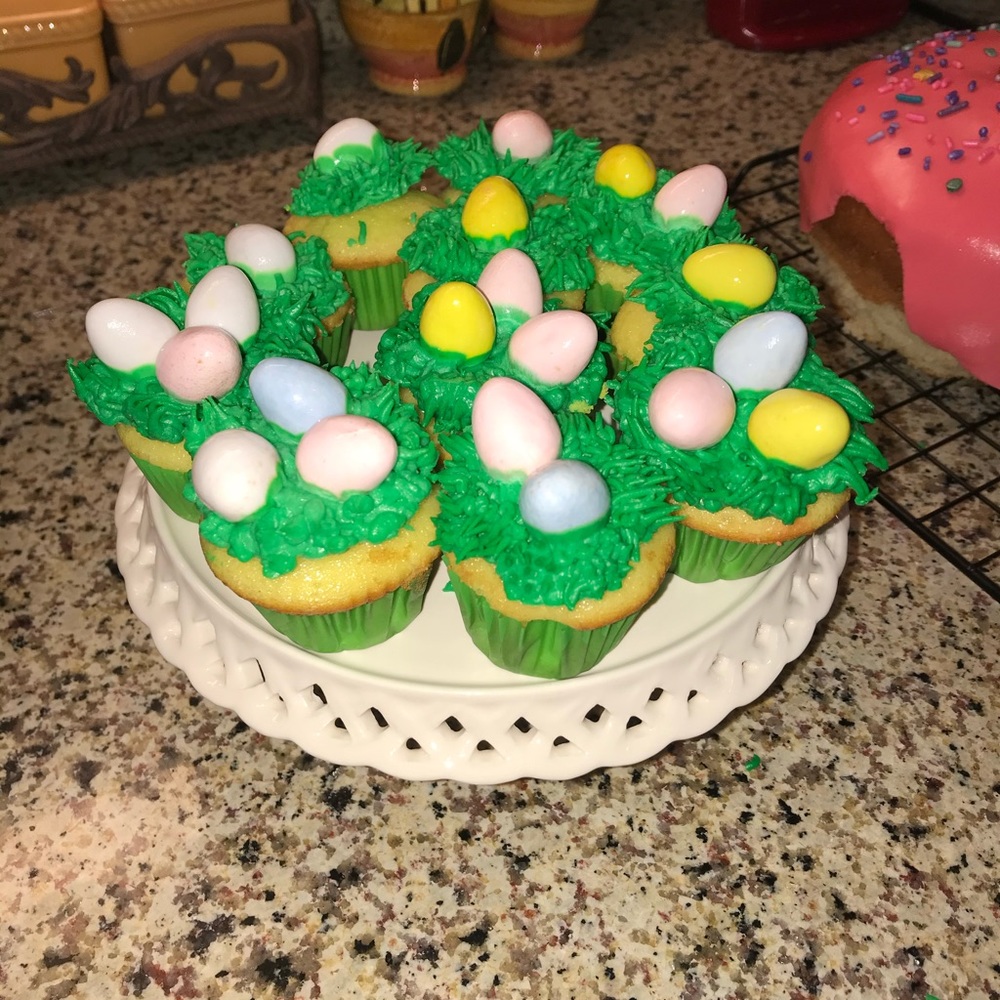 CUPCAKES! cupcakes! we all love cupcakes!